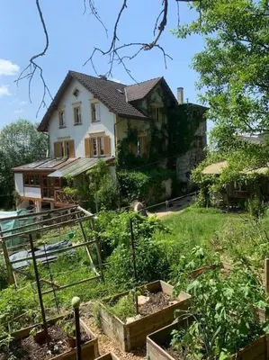 an old house with a garden in front of it at Naturoase Säntisblick-Auszeit am Wald und Bach in Kradolf
