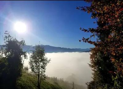a view of a foggy valley with the sun in the sky at Dachwhg an schöner Aussichtslage in Berneck