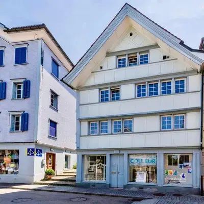 Farbige Wohnung Zentral