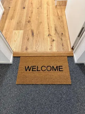 a welcome mat on the floor of a room at Gemütliche und geräumige 2,5 Zimmer Wohnung mit kostenlosem Parkplatz in St. Gallen