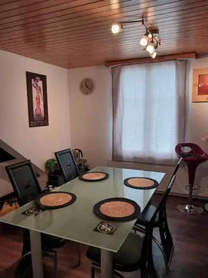a dining room with a table and chairs and a window at 2,5 Zimmer Ferienwohnung in Bühler, Nähe Appenzell in Bühler