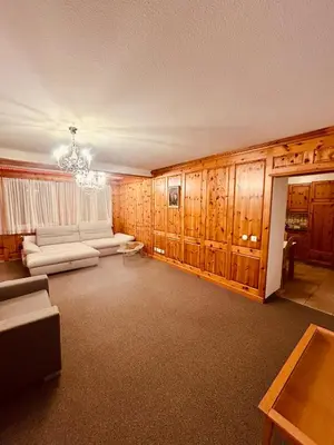 a living room with a white couch and a chandelier at Gemütliches und geräumiges Apartment für Familien und Gruppen mit Seeblick in Heiden