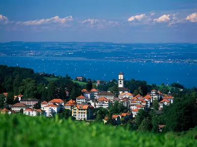 a town on top of a hill with the water at Park in Heiden
