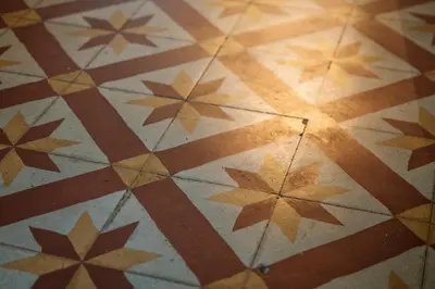 a tiled floor with stars on it at Das aussergewöhnliche Gäste- und Ferienhaus in Güttingen