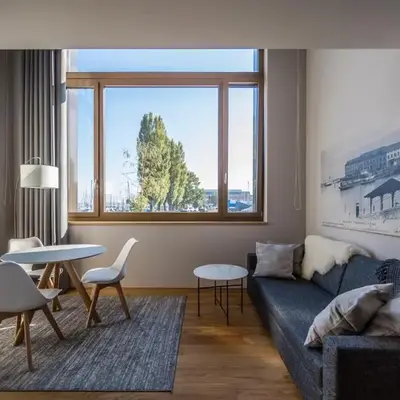 LAKE-APARTMENT's
