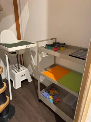 a white drawer with glasses and other items on it at Louisa's Loft - Stilvolle & zentral gelegene Wohnung mit Whirlpool und Bergblick - Nahe Piste, Loipe und Wandergebiet im Toggenburg in Alt Sankt Johann