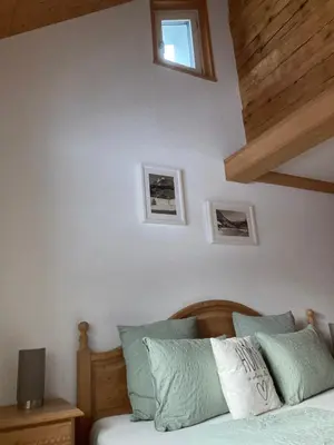 a bedroom with a bed with blue and white pillows at Wies in Stein