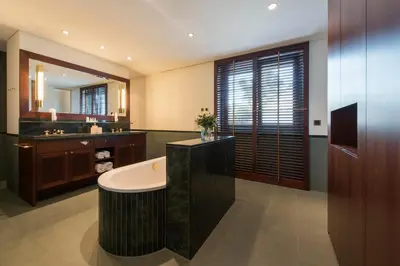a bathroom with a tub and a large mirror at Bad Horn - Hotel & Spa in Horn