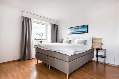 a bedroom with a large bed and a window at SOHO 5A !Gratis Parken, Free Parking! in Kreuzlingen