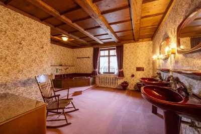 a bathroom with two sinks and a bath tub at Schloessli Herrenhof in Herrenhof