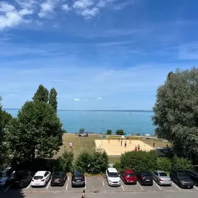 Amazing lakeview flat Horn